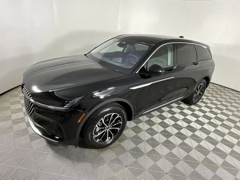 Used 2025 Lincoln Nautilus Premier image 9