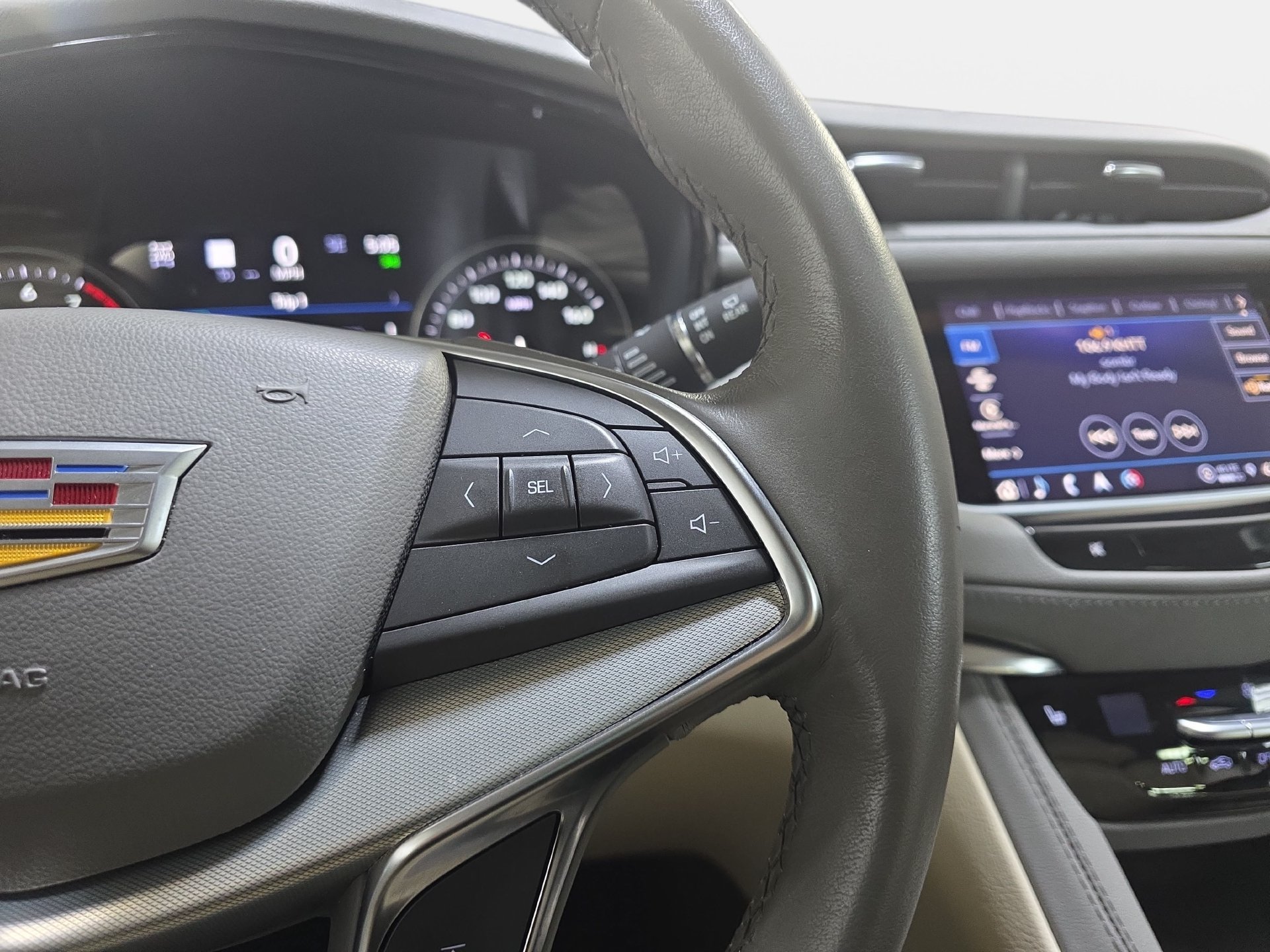 Used 2023 Cadillac XT5 Premium Luxury w/ Technology Package AWD/4WD image 18