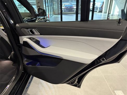 Used 2026 BMW X7 xDrive40i w/ M Sport Package image 31