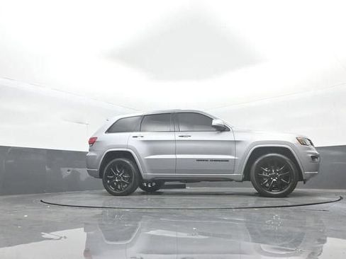 Used 2020 Jeep Grand Cherokee Altitude AWD/4WD image 34