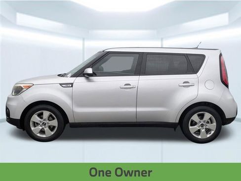 Used 2017 Kia Soul FWD image 2