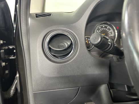 Used 2016 Jeep Compass Latitude AWD/4WD image 17