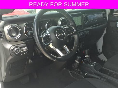 Used 2022 Jeep Wrangler Unlimited Sahara AWD/4WD image 8