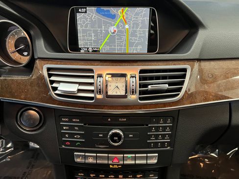 Used 2016 Mercedes-Benz E 350 4MATIC Sedan image 18