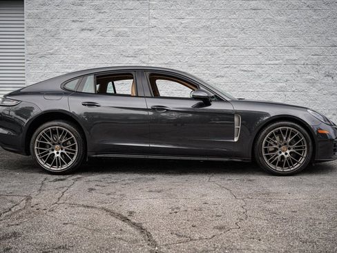 Used 2022 Porsche Panamera Platinum Edition image 17