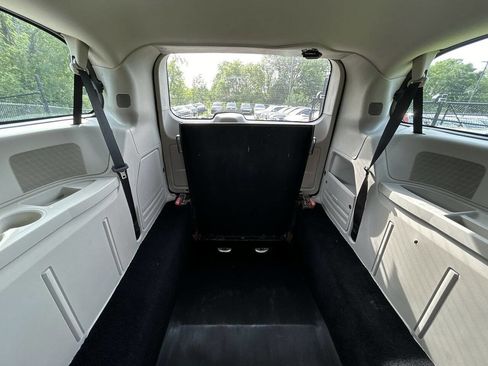 Used 2016 Dodge Grand Caravan American Value Package image 19