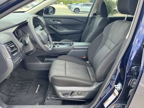 Certified 2025 Nissan Rogue SV FWD image 9