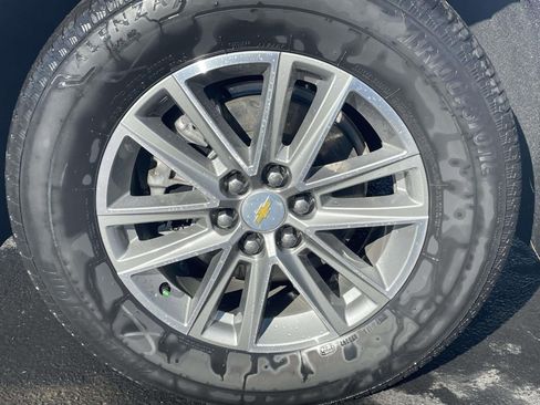 Used 2023 Chevrolet Traverse LT image 9