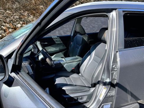 Used 2024 Nissan Rogue SV w/ SV Premium Package image 23