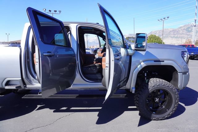 Used 2026 GMC Sierra 3500 Denali Ultimate w/ LPO, Black Badging Package AWD/4WD image 28