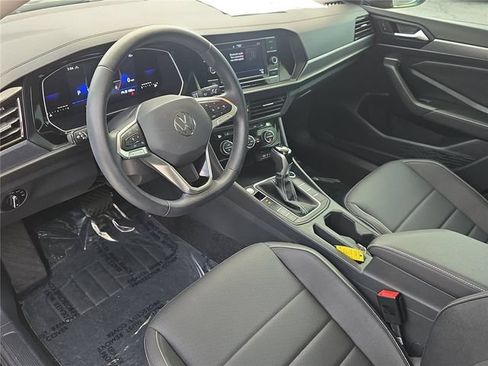Used 2024 Volkswagen Jetta SE FWD image 18