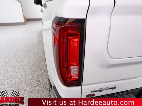 Used 2025 GMC Sierra 1500 SLT AWD/4WD image 9