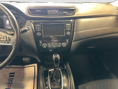 Used 2018 Nissan Rogue SV w/ Premium Package AWD/4WD image 12