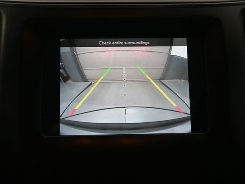 Used 2019 Jeep Cherokee Latitude w/ Popular Appearance Group image 17