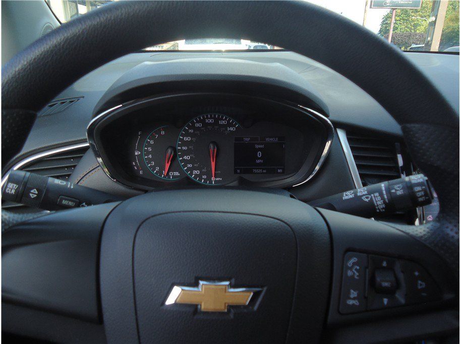 Used 2021 Chevrolet Trax LS AWD/4WD image 24