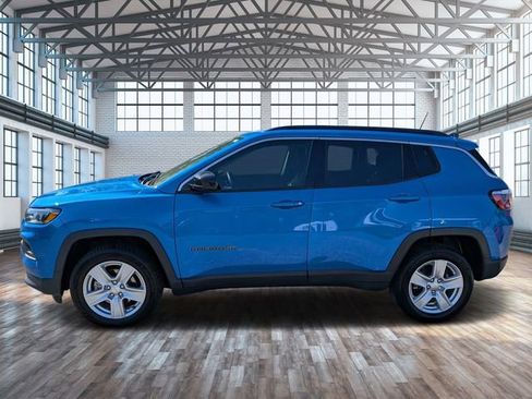 Used 2022 Jeep Compass Latitude w/ Convenience Group AWD/4WD image 7