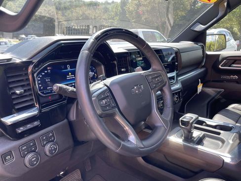 Used 2025 Chevrolet Silverado 1500 High Country w/ Midnight Edition AWD/4WD image 8
