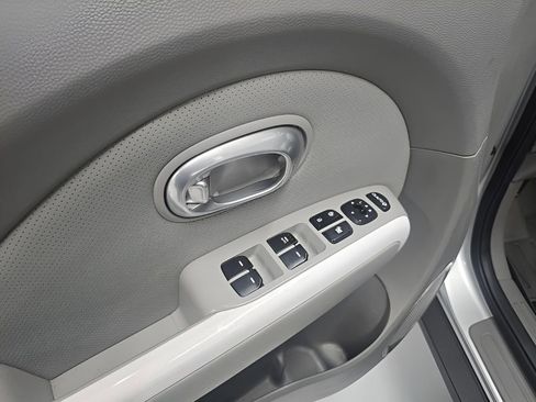 Used 2017 Kia Soul EV + w/ Sun & Fun Package image 10