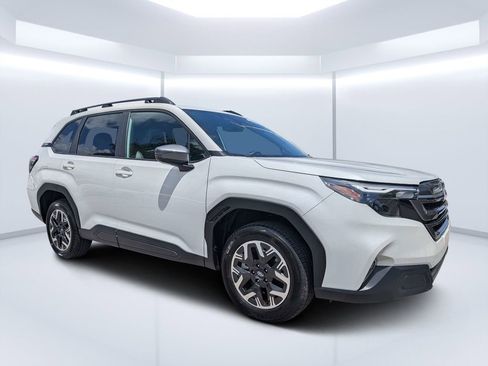 Used 2026 Subaru Forester Premium AWD/4WD image 1