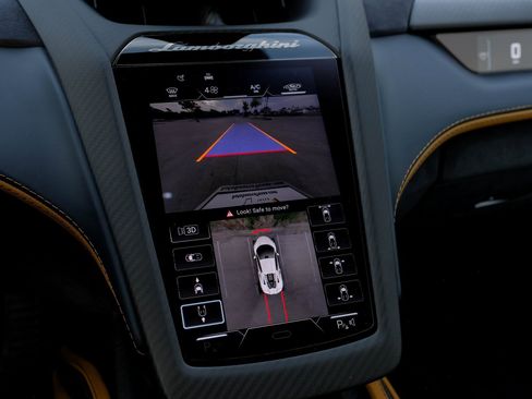 Used 2025 Lamborghini Revuelto image 23