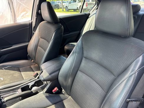 Used 2017 Honda Accord Sport image 10