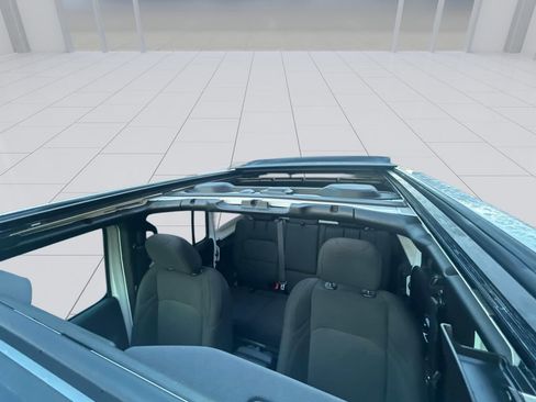 Used 2024 Jeep Wrangler Unlimited image 36