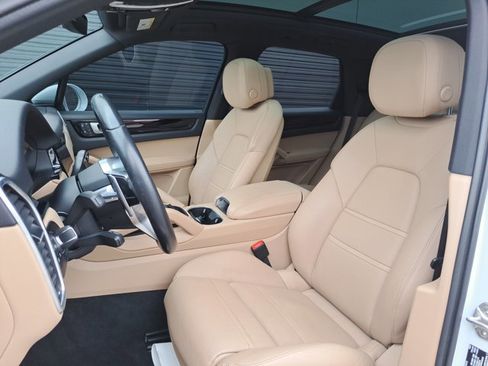 Certified 2022 Porsche Cayenne image 5