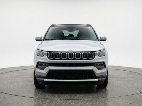 Used 2025 Jeep Compass Limited AWD/4WD image 2