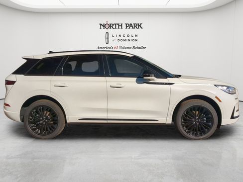 New 2026 Lincoln Corsair Reserve w/ Jet Appearance Package FWD image 2
