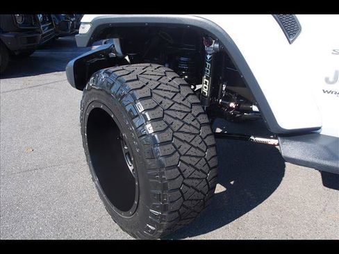 Used 2018 Jeep Wrangler Unlimited Sahara image 3