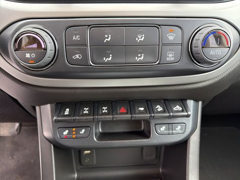 Used 2018 Chevrolet Colorado ZR2 image 23