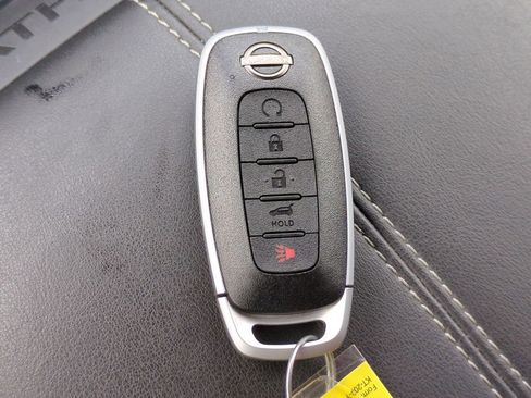 Certified 2025 Nissan Pathfinder SV image 33