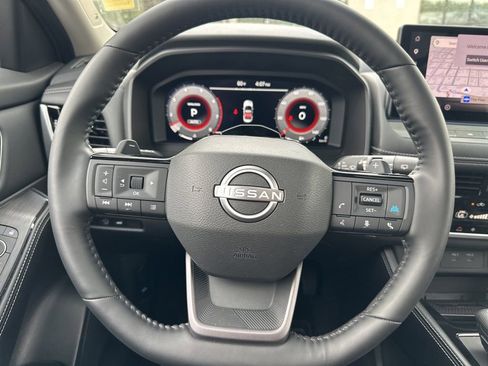 Used 2025 Nissan Rogue Platinum w/ Tech Package AWD/4WD image 34