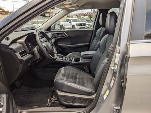 Used 2024 Mitsubishi Outlander SE image 11