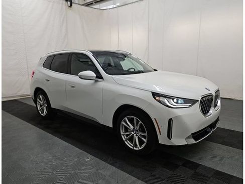 Used 2025 BMW X3 xDrive30i AWD/4WD image 3