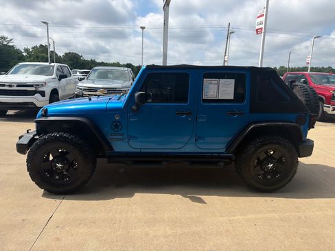 Used 2015 Jeep Wrangler Unlimited Sport w/ Quick Order Package 24S AWD/4WD image 3