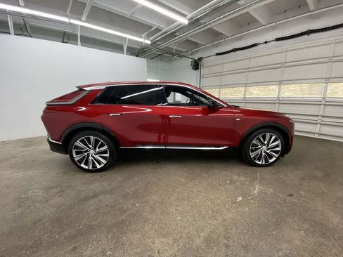 Certified 2024 Cadillac Lyriq Luxury w/ LPO, Floor Liner Package AWD/4WD image 7