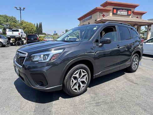 Used 2019 Subaru Forester Premium AWD/4WD image 3