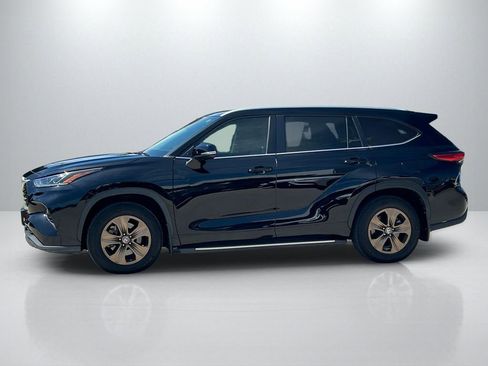 Used 2023 Toyota Highlander Bronze Edition FWD image 8