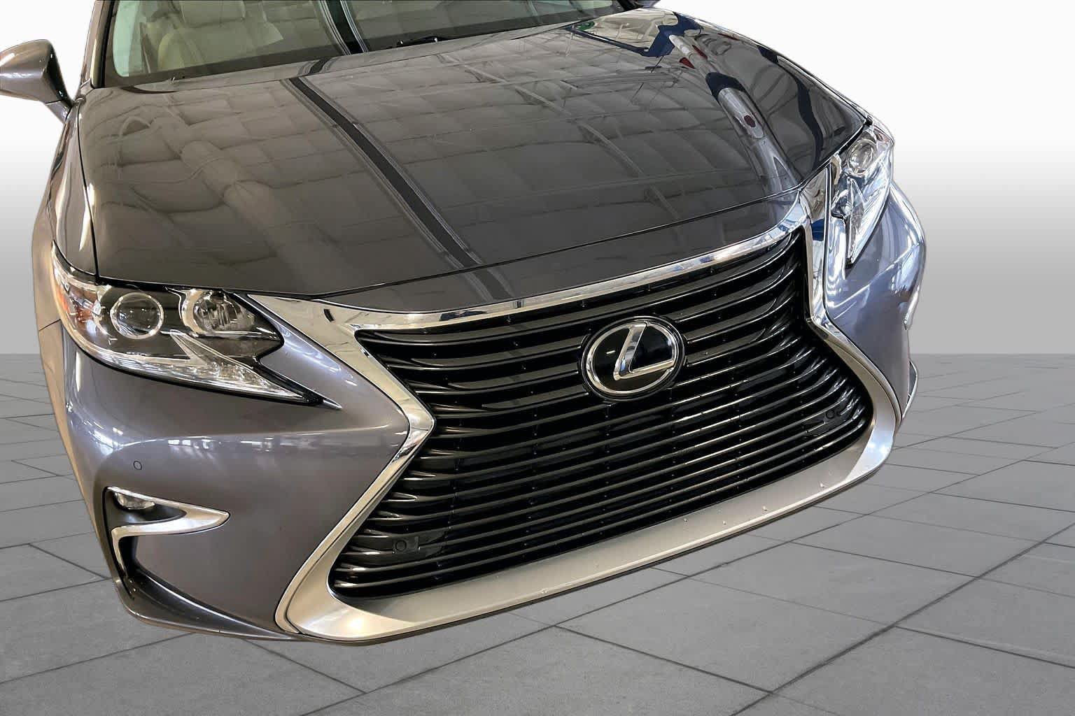 Used 2017 Lexus ES 350 w/ Premium Package FWD image 30