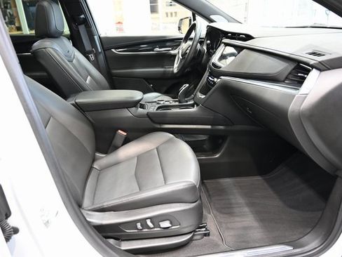 Used 2025 Cadillac XT5 Premium Luxury image 10