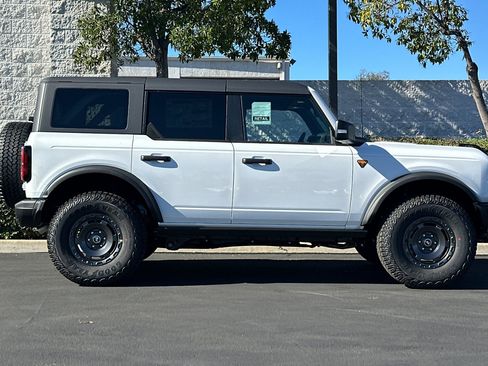 New 2025 Ford Bronco Badlands image 3