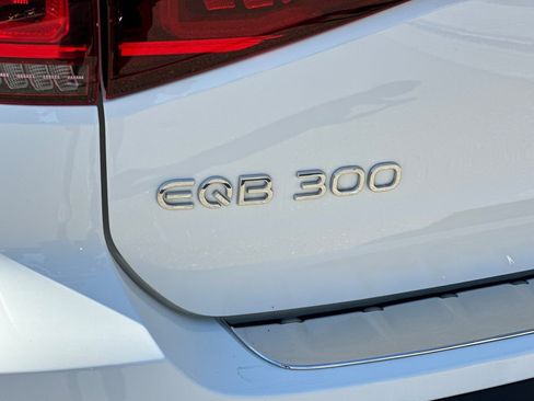Certified 2023 Mercedes-Benz EQB 300 4MATIC image 32