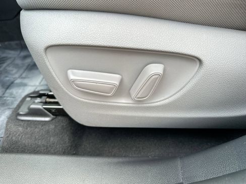 Used 2023 Toyota Highlander LE image 17