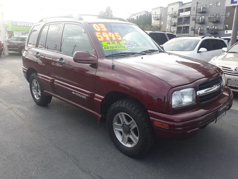Used 2003 Chevrolet Tracker LT image 3