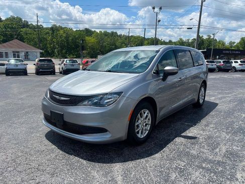 Used 2021 Chrysler Voyager LX FWD image 5
