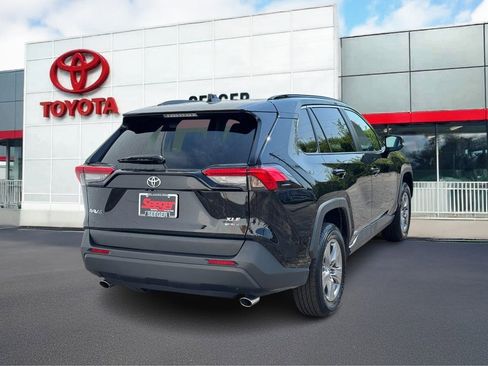 Used 2025 Toyota RAV4 XLE image 3
