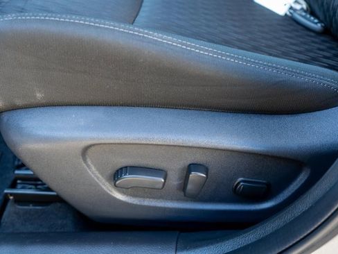 Used 2019 Nissan Rogue SV image 18