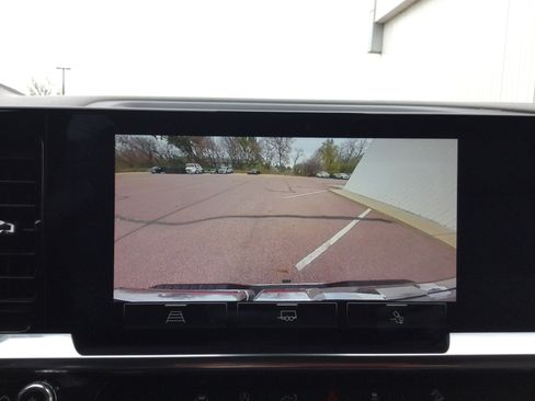 Used 2024 GMC Sierra 1500 SLT image 11