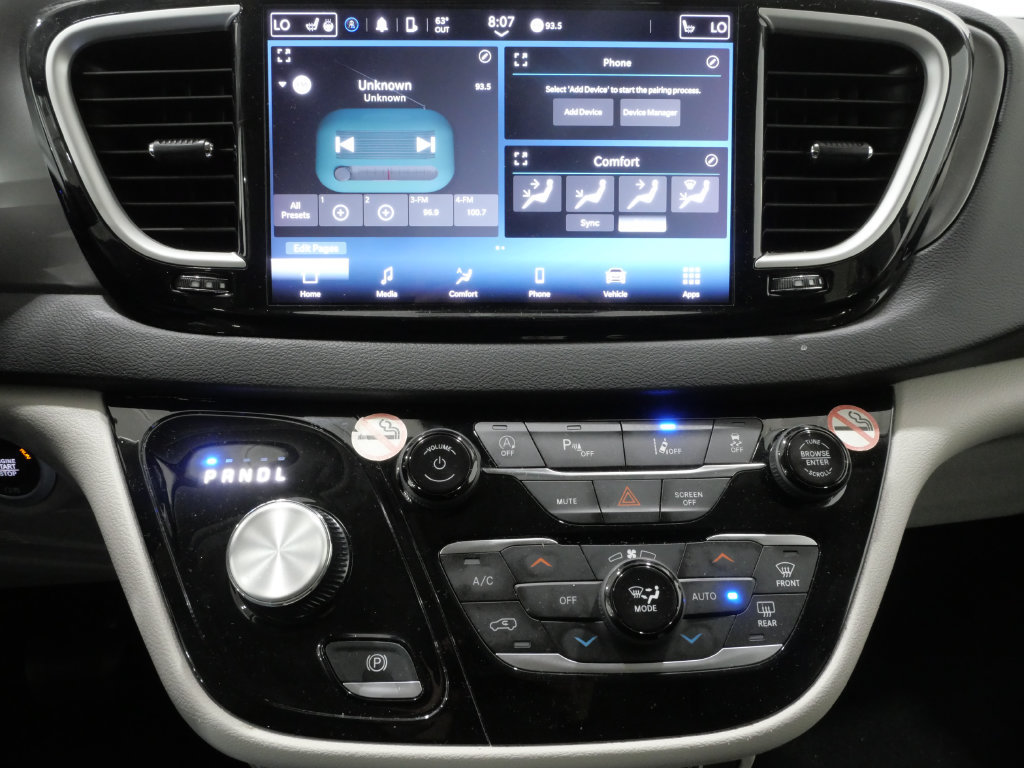 Used 2024 Chrysler Pacifica Touring-L FWD image 19